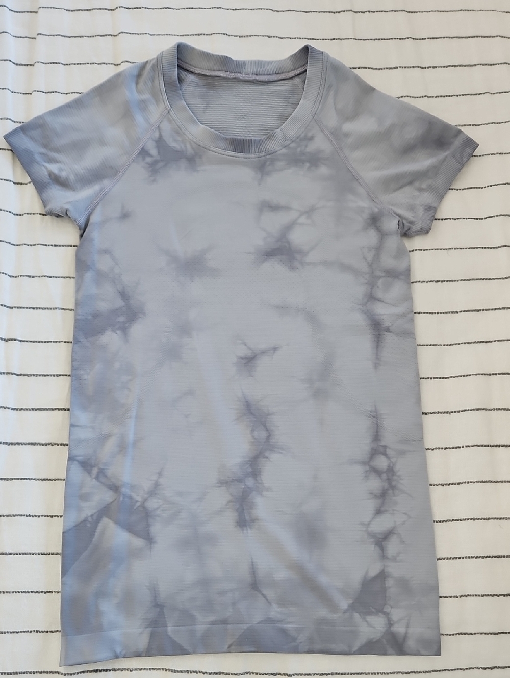lululemon athletica Light Gray Tie-Dye Short Sleeve Top